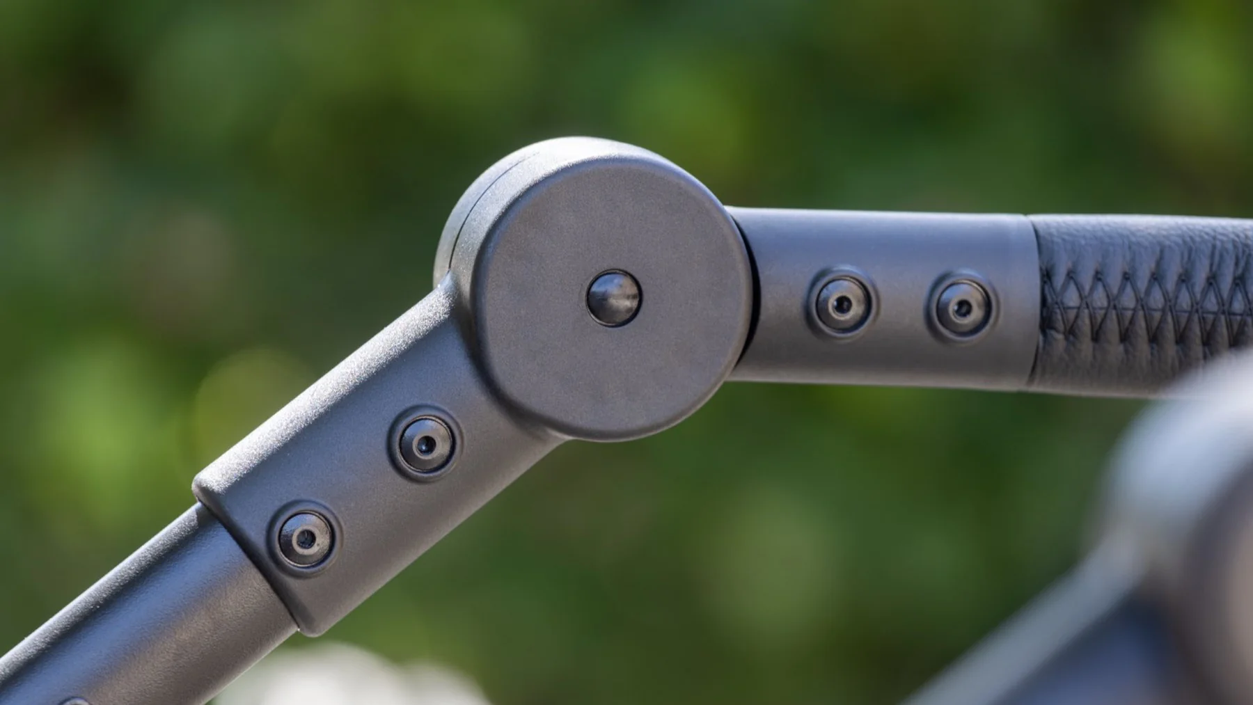 Close-up of the folding joint on the handlebar of the MOON Dog dog buggy